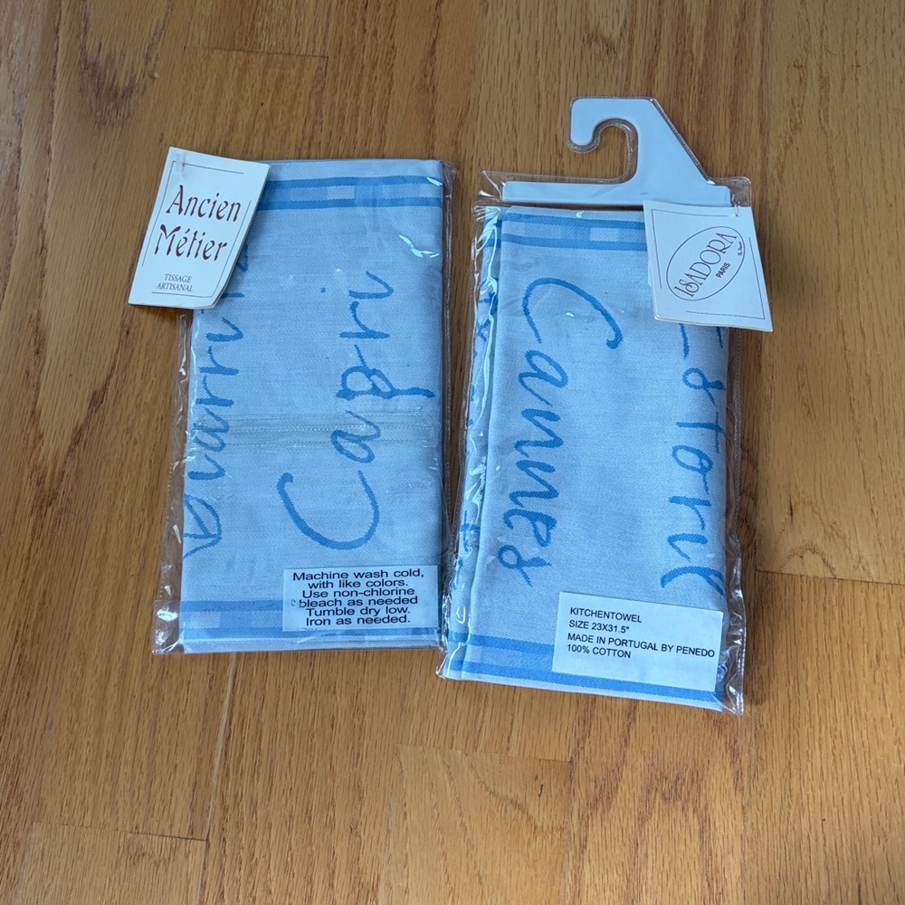 Isadora Paris set of two kitchen towels Les Bain de Mers NWT/NIP - Picture 6 of 6